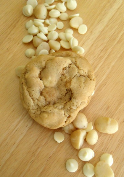 white choc mac nut cookie